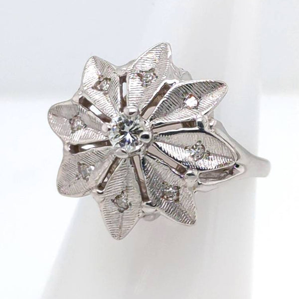14k White Gold Leaf Motif Diamond Ring