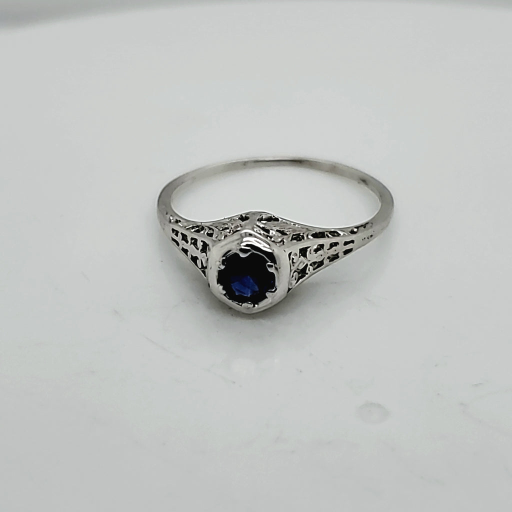 Art Deco 18kt White Gold Sapphire Ring