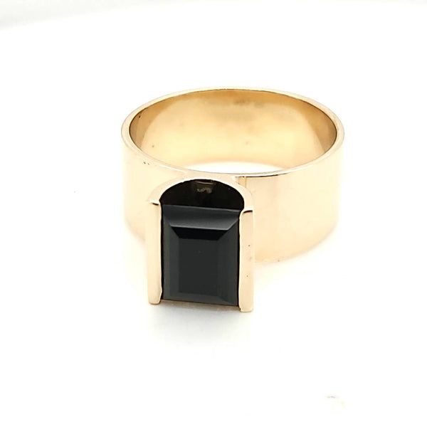 14kt Yellow Gold Modernist Onyx Ring
