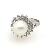 18Kt White Gold Pearl And Diamond Ring