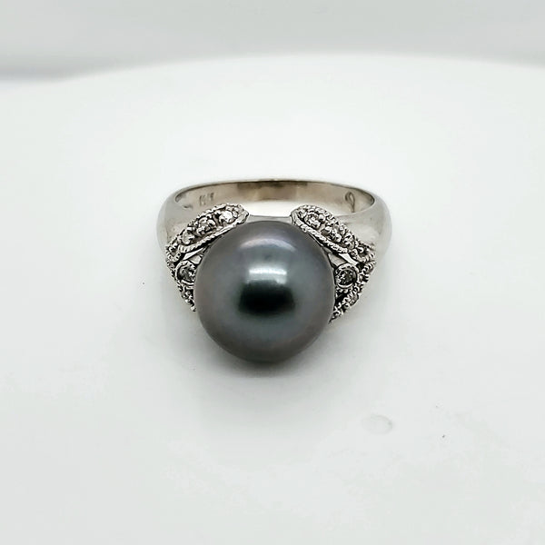 14Kt White Gold And Diamond Tahitian Pearl Ring