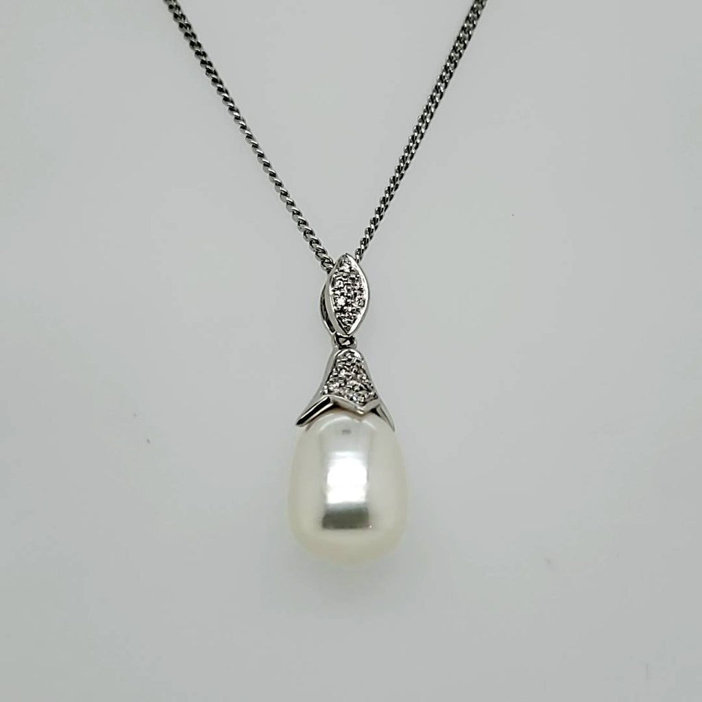14kt White Gold Pearl and Diamond Pendant Necklace