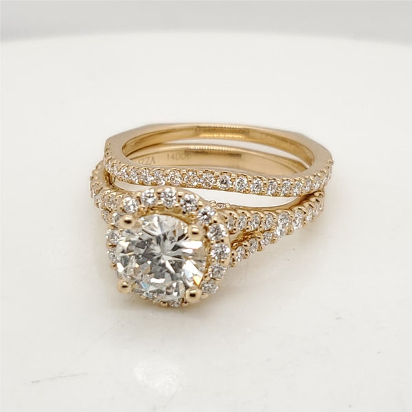 18kt Yellow Gold 1.21 Carat Round Brilliant Cut Diamond Wedding Set