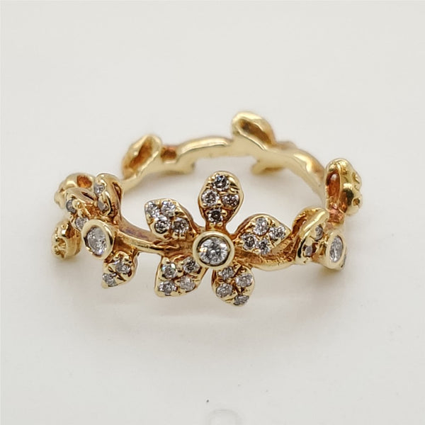 18Kt Yellow Gold And Diamond Floral Motif Band