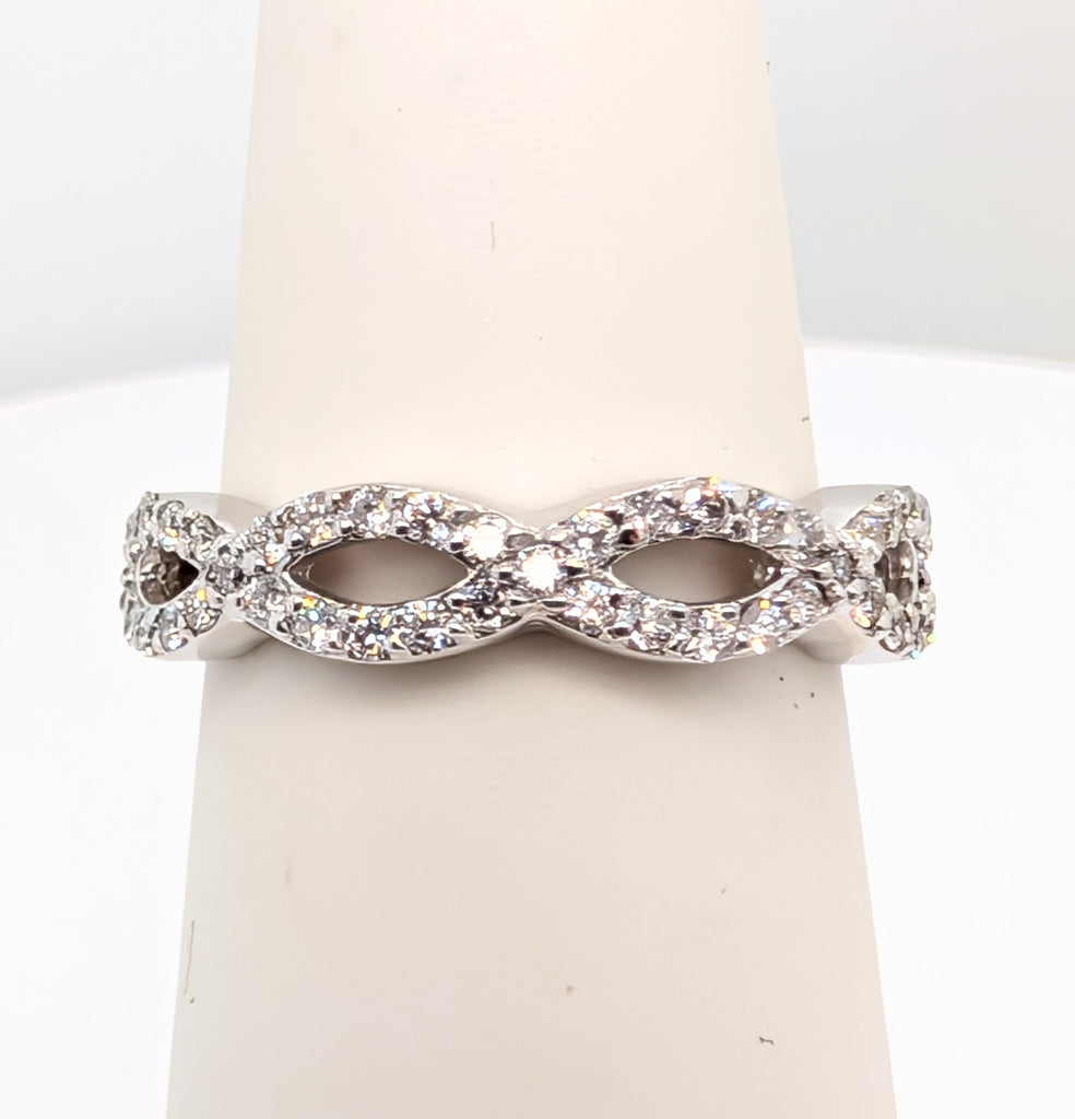 14K White Gold Infinity Motif Diamond Band 0.50cttw