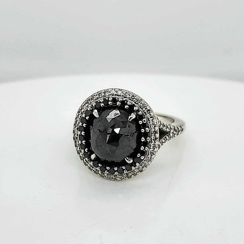 14Kt White Gold Black And White Diamond Ring