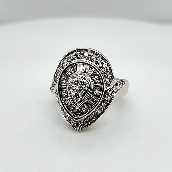 14kt White Gold round and Baguette Diamond Ring