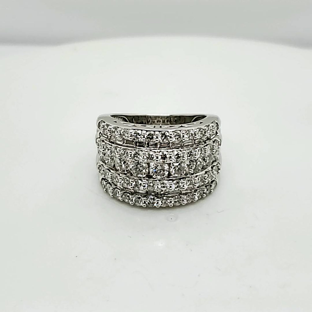 14kt White Gold Round and Baguette Diamond Ring