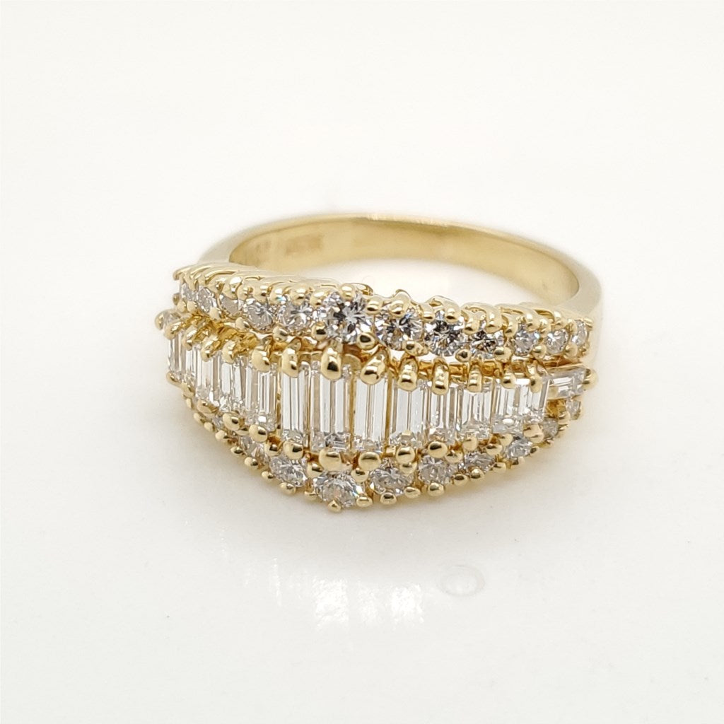 18kt Yellow Gold Baguette and Round Cut Diamond Band Style Ring