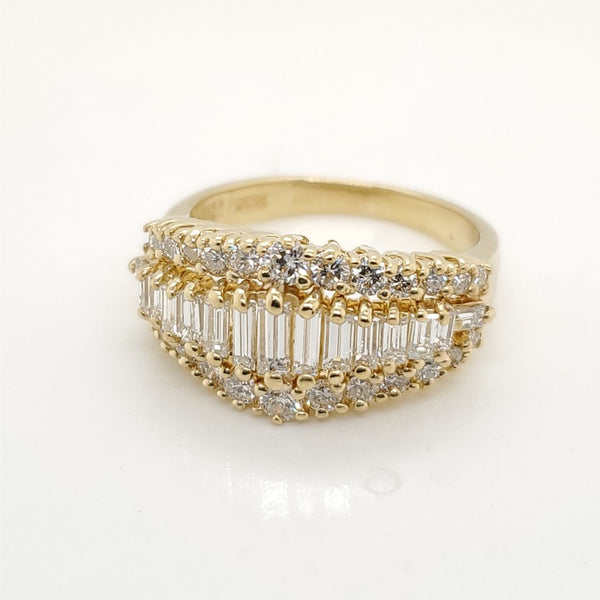 18kt Yellow Gold Baguette and Round Cut Diamond Band Style Ring