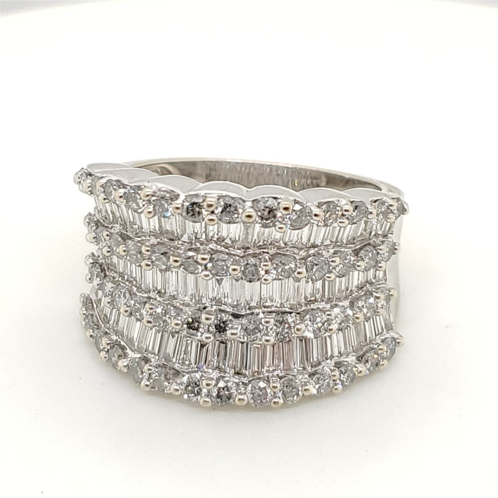 14kt White Gold Round and Bageutte Band Style Diamond ring