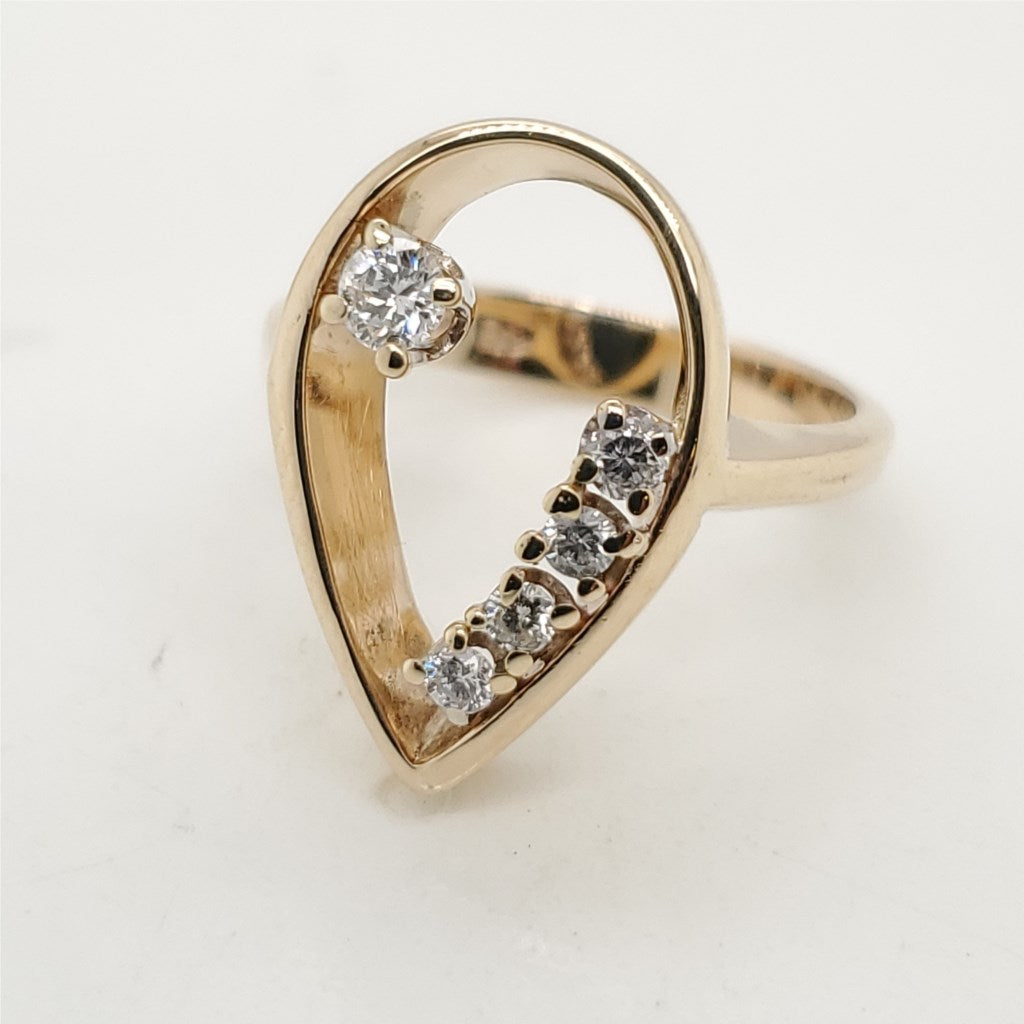 14kt Yellow Gold Diamond Ring