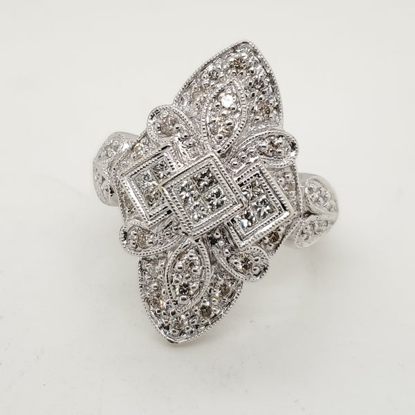10Kt White Gold Round And Princess Cut Diamond Ring