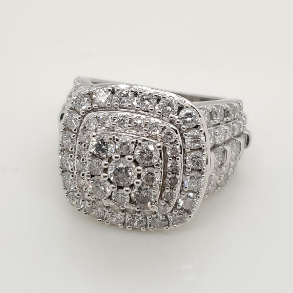 14kt White Gold 1.76 Carat Total Weight Diamond Ring