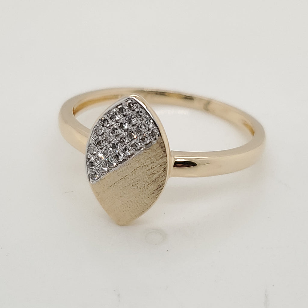 14Kt Yellow Gold Diamond Fashion Ring.