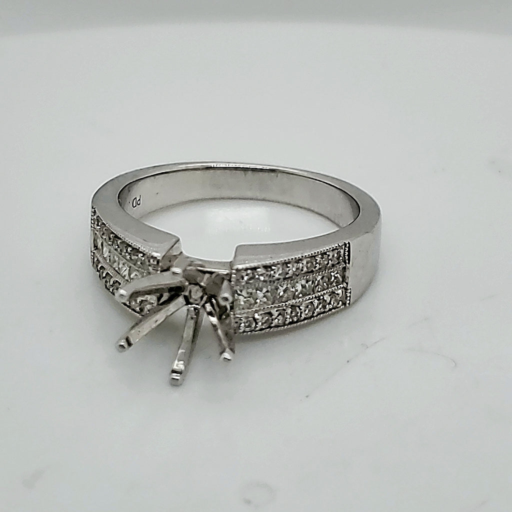 18kt White Gold Diamond Engagement Ring Mounting