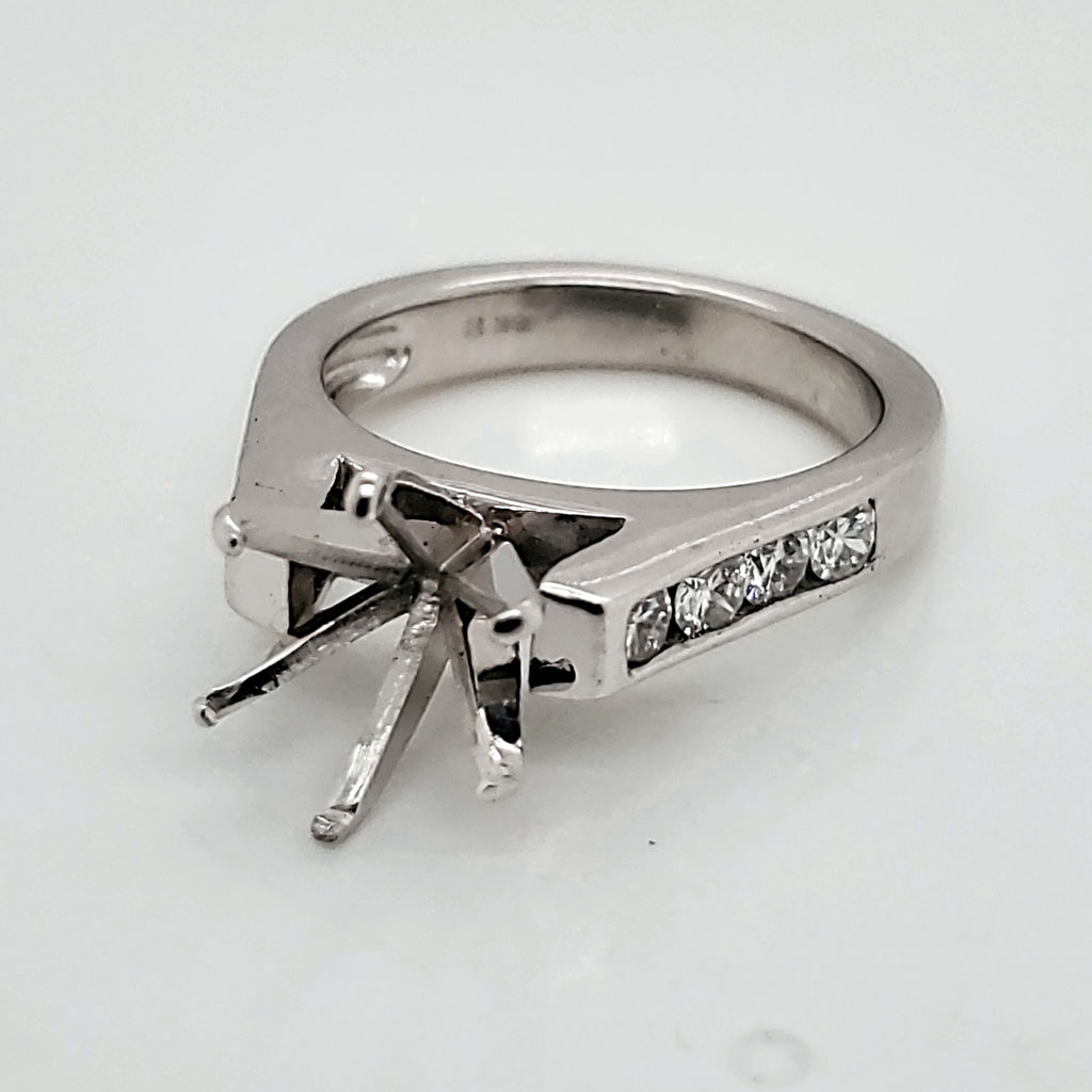 18kt White Gold and Diamond Engagement Ring Mounting