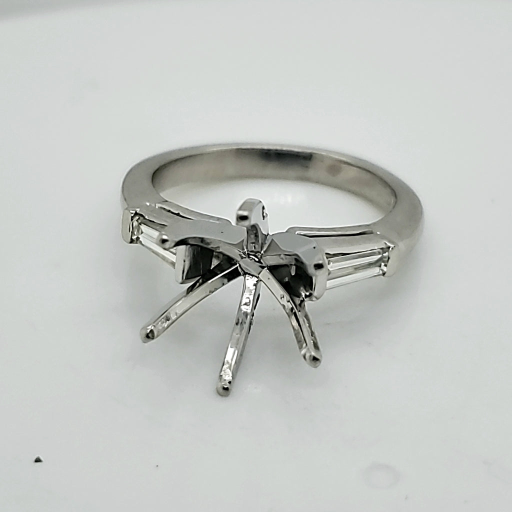 Platinum baguette diamond solitaire mounting