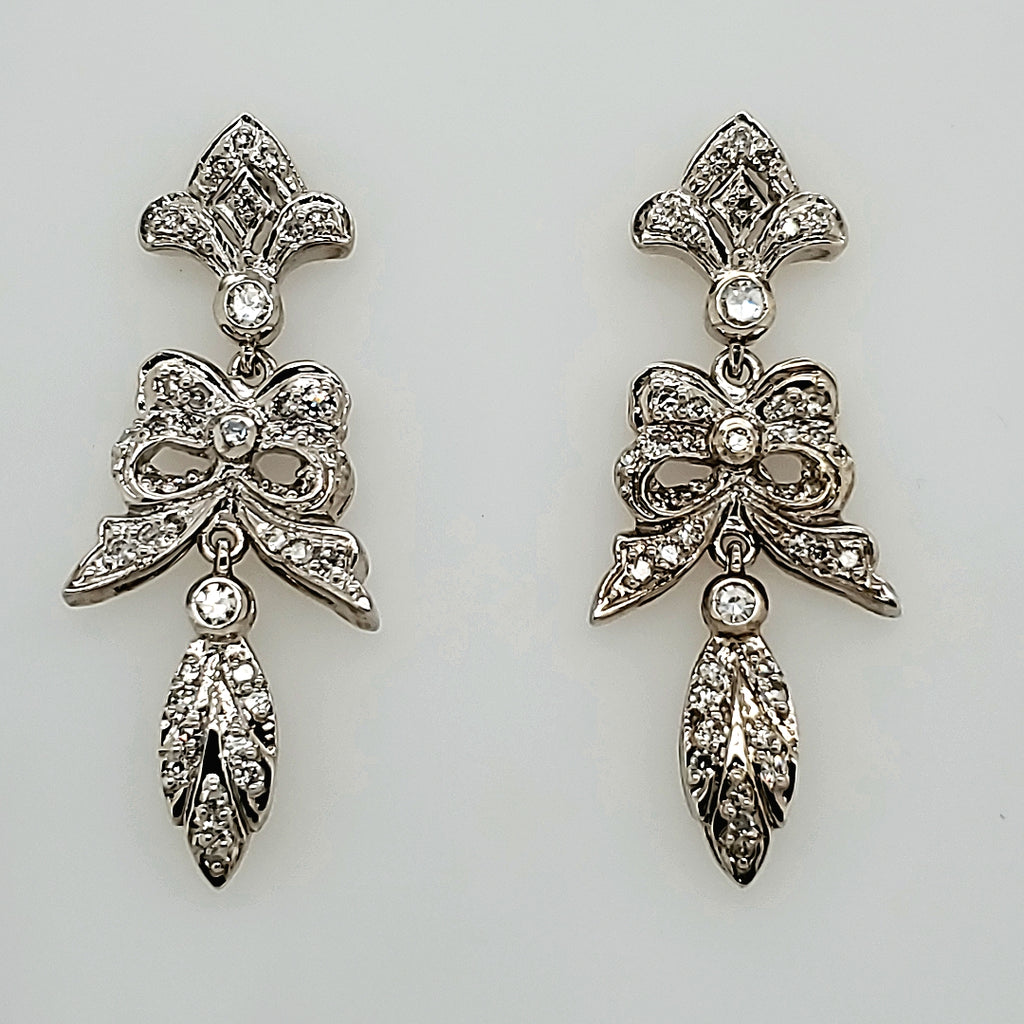 18kt White Gold Diamond Dangle Earrings