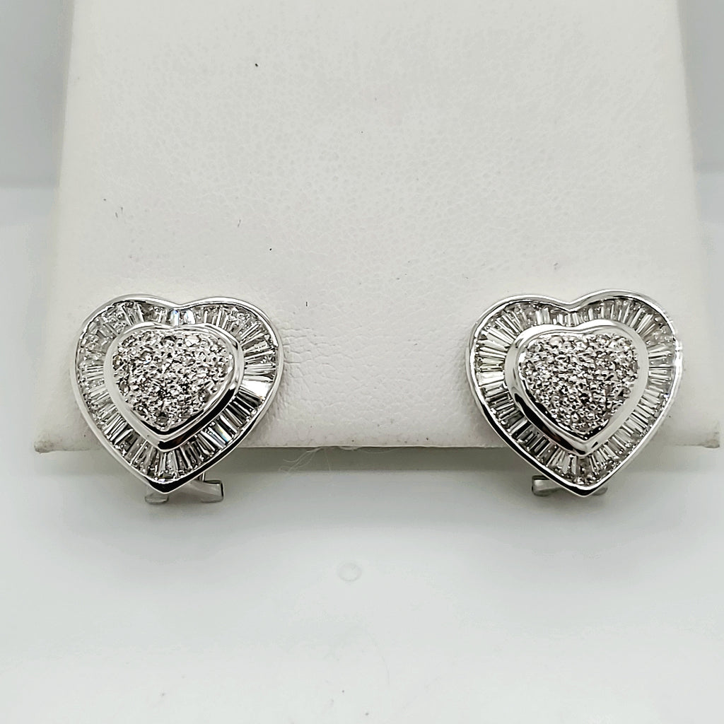 18kt White gold Round and Baguette Cut Diamond Heart Earrings