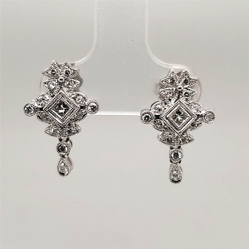 18kt White Gold Princess and Round Cut Diamond Earrings