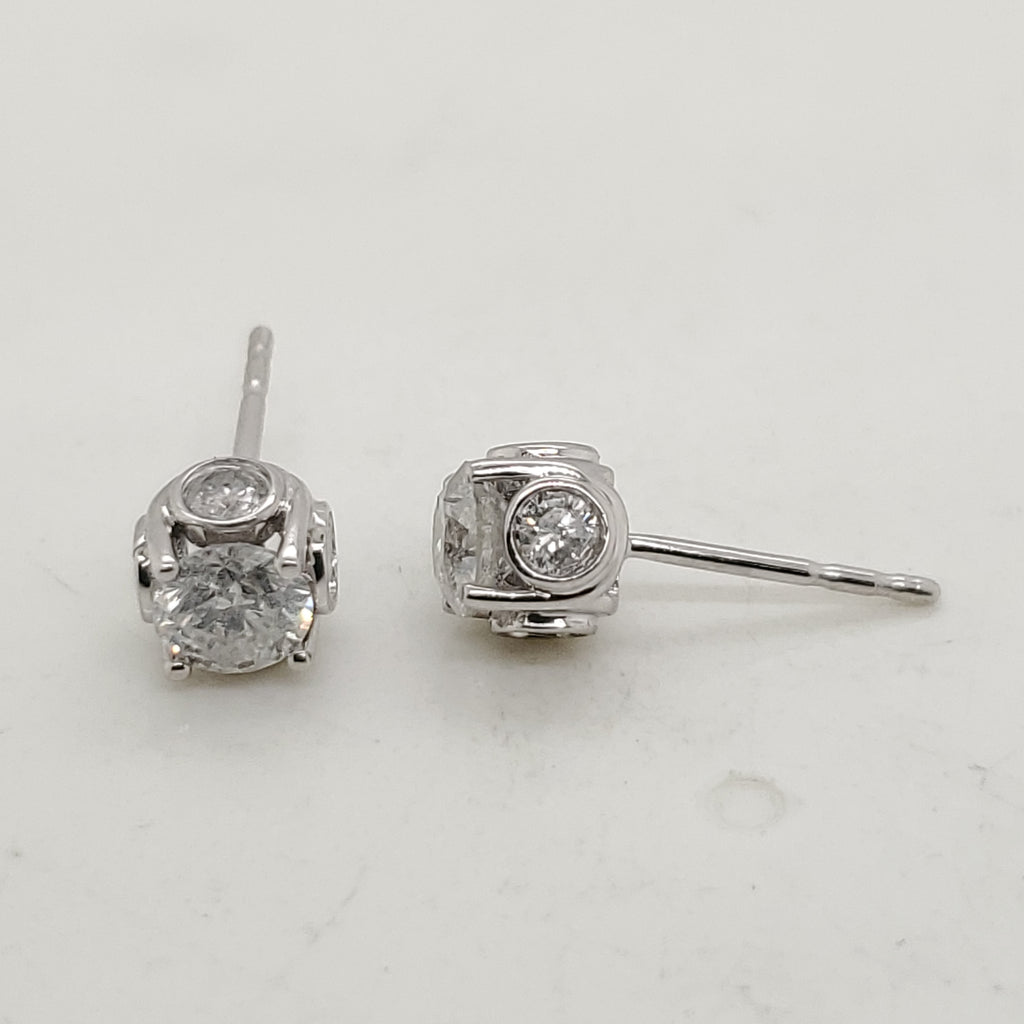 14kt white Gold Diamond Stud Earrings