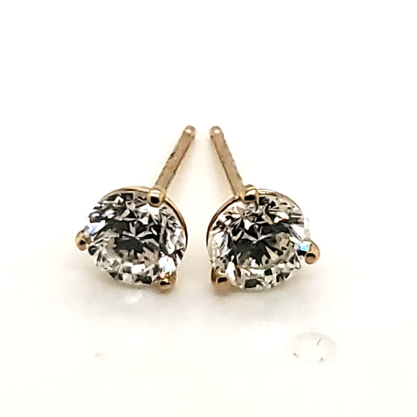 .95 Carat Total Weight Round Diamond Stud Earrings