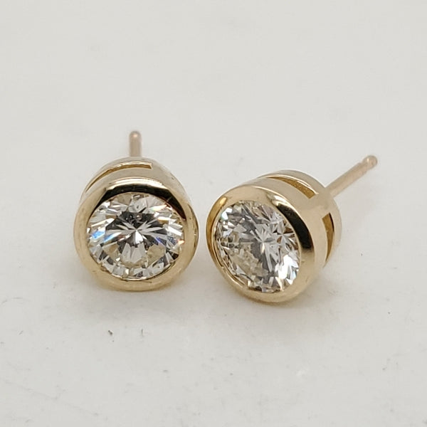 1.07 Carat Total Weight Round Diamond Stud Earrings