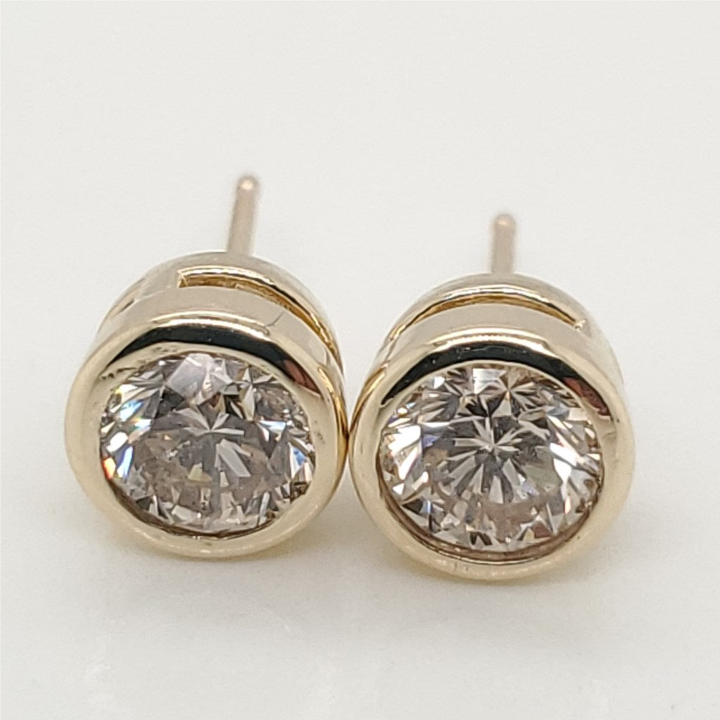 1.22 Carat Total Weight Round Diamond Stud Earrings