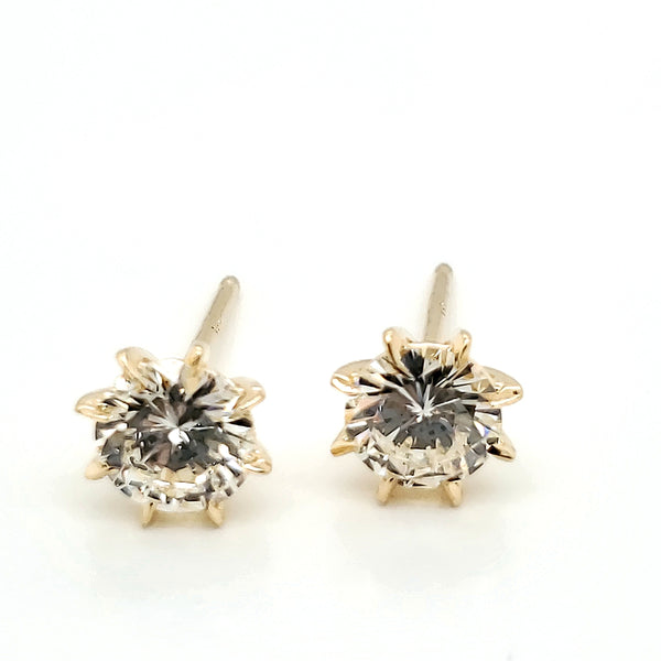 1.06 carat total weight round diamond stud earrings
