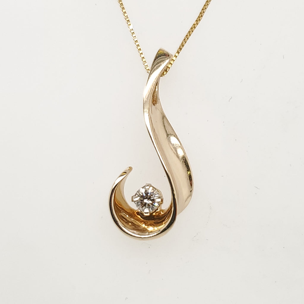 14Kt Yellow Gold And Diamond Pendant Necklace