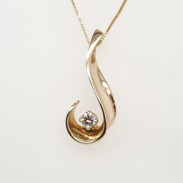 14Kt Yellow Gold And Diamond Pendant Necklace