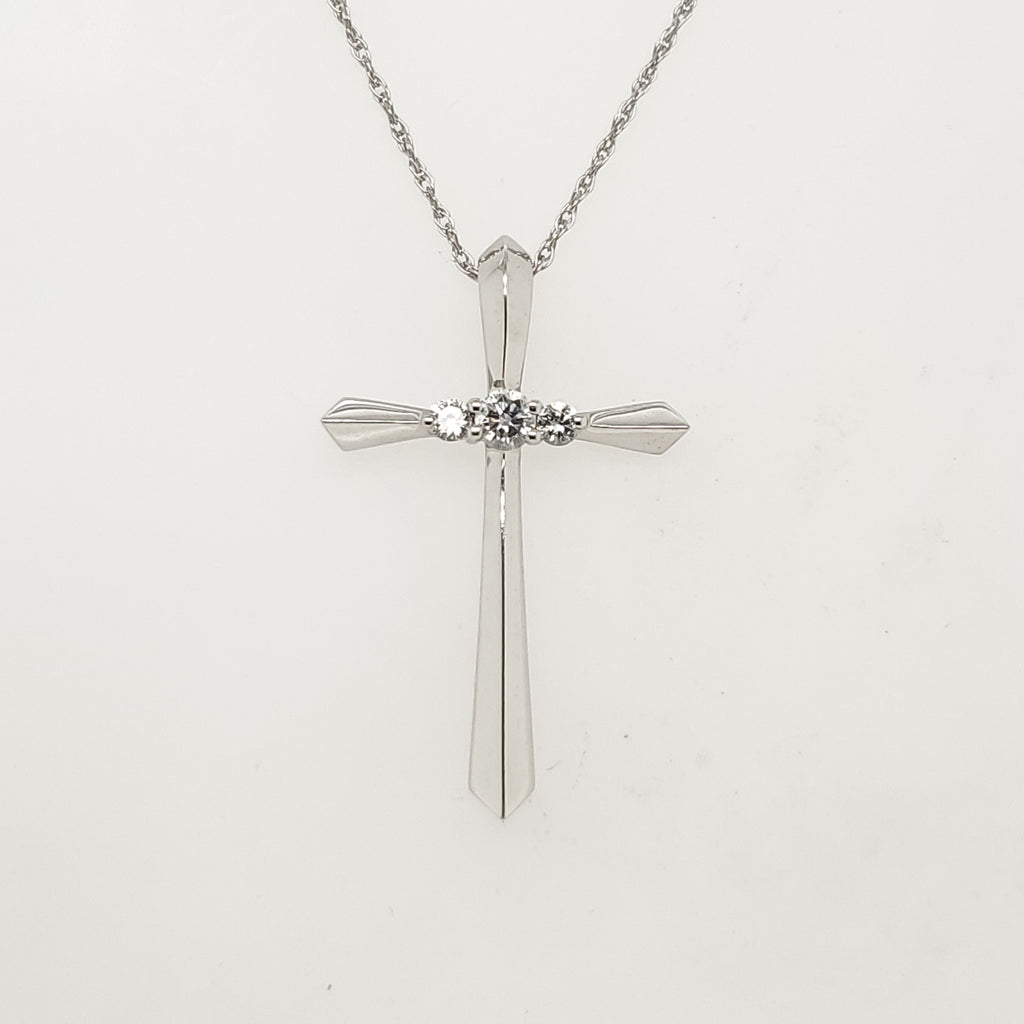14kt White Gold Diamond Cross Pendant Necklace