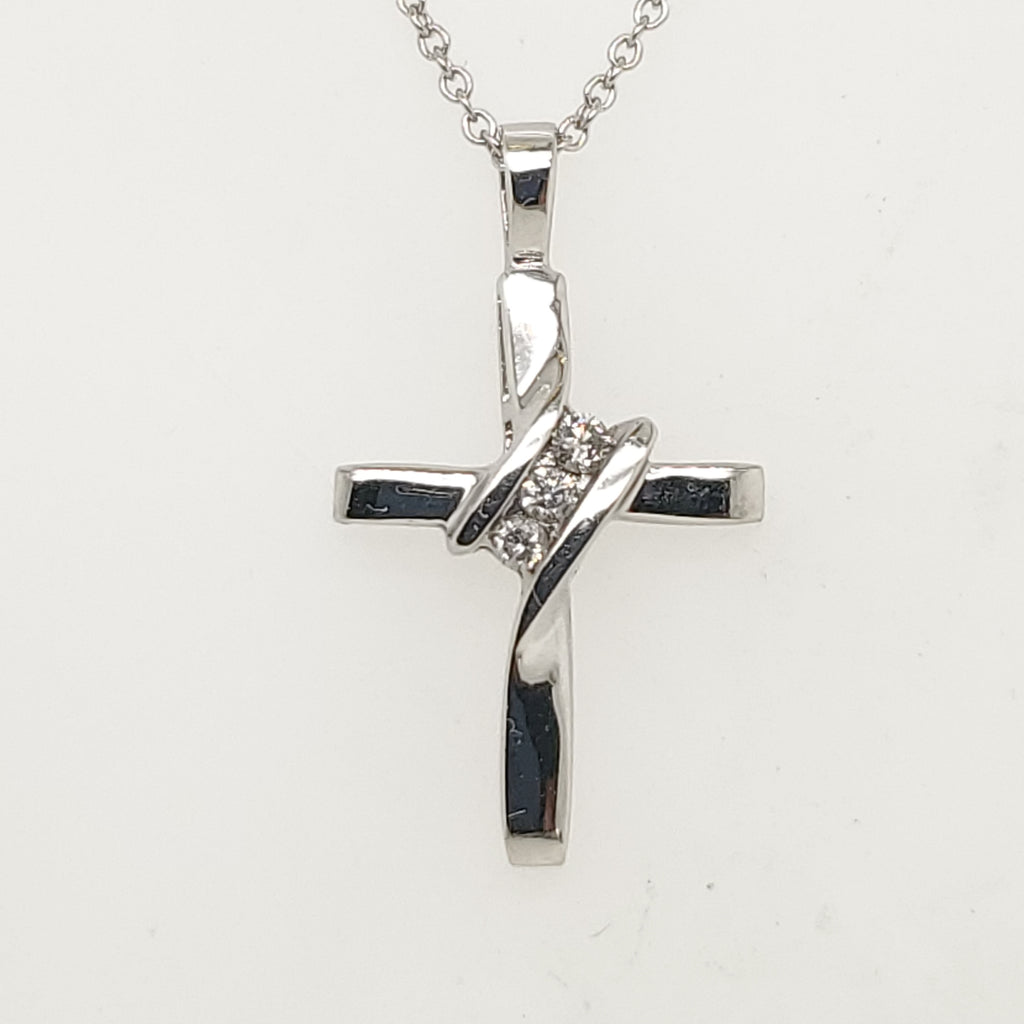 14kt White Gold Diamond Cross Pendant Necklace