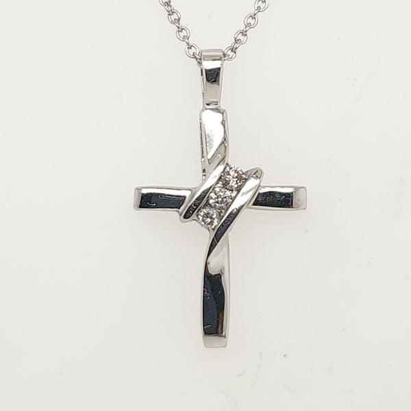 14kt White Gold Diamond Cross Pendant Necklace