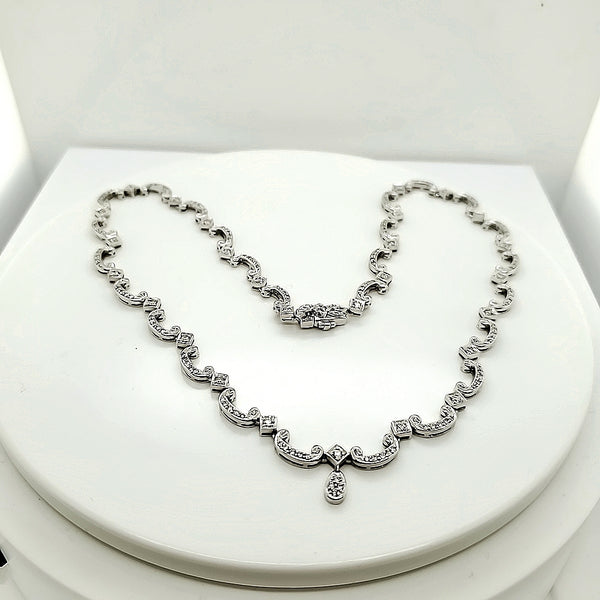 18kt white gold and diamond necklace