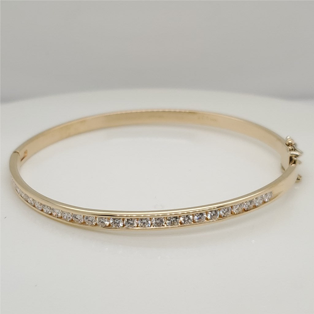 18Kt Yellow Gold and Diamond Bangle Bracelet
