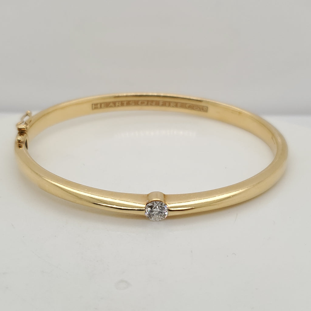 Hearts on Fire 18kt Yellow Gold Round Cut Diamond Bangle Bracelet