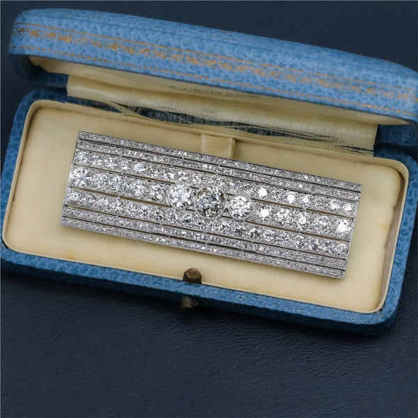 Important Art Deco Platinum and Diamond Brooch