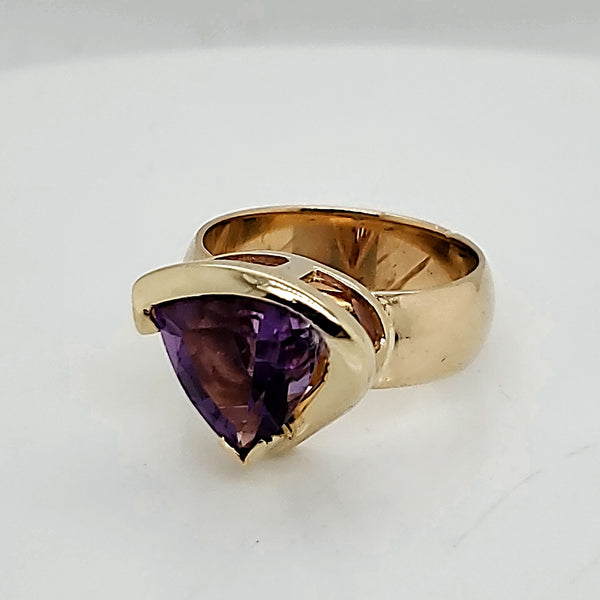 14kt Yellow Gold Amethyst Ring