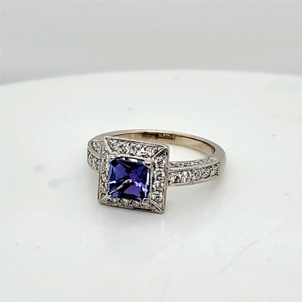 18Kt White Gold,Tanzanite & Diamond Ladys Ring