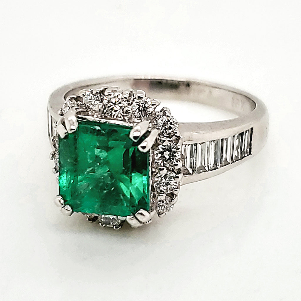 Bellarri 18kt White gold emerald and Diamond Ring