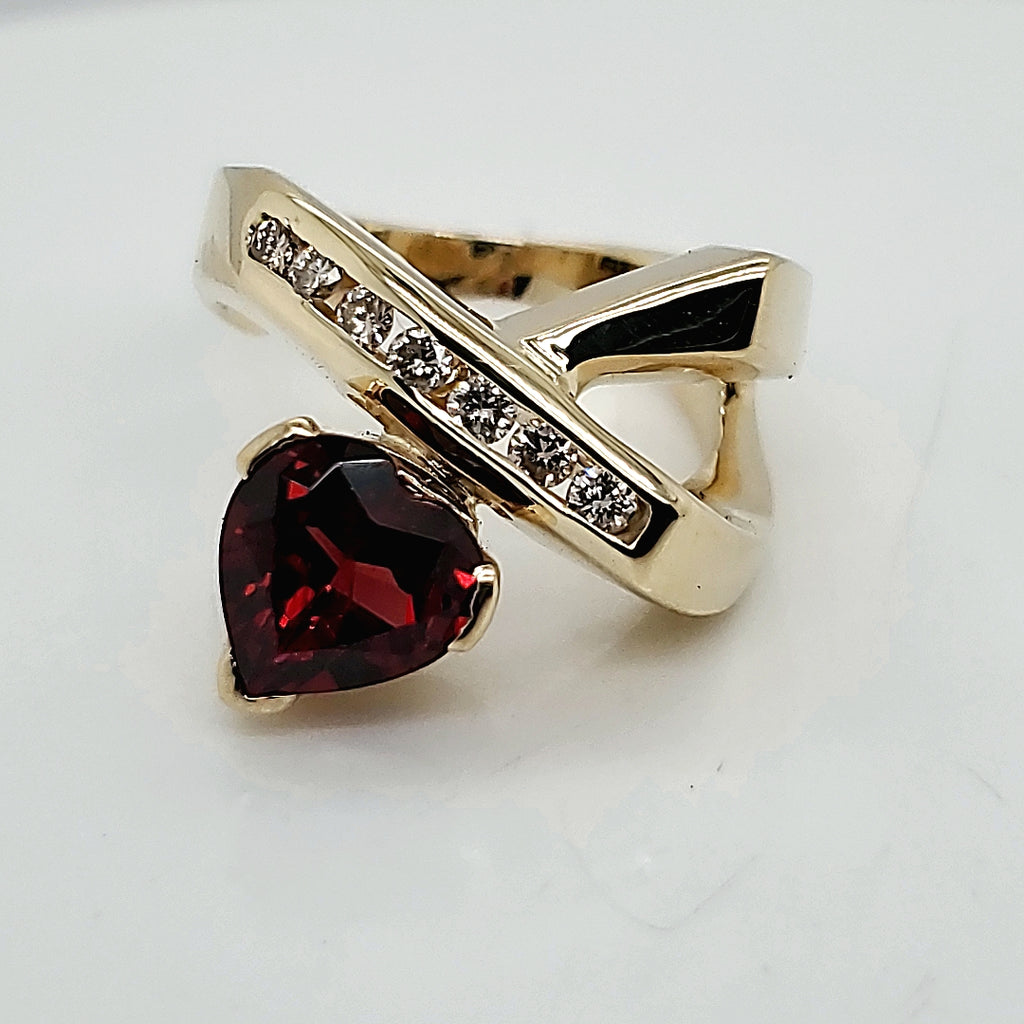 14Kt Yellow Gold Garnet And Diamond Ring