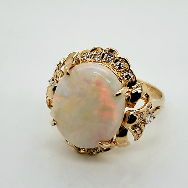 18kt Yellow gold Opal and Diamond Ring