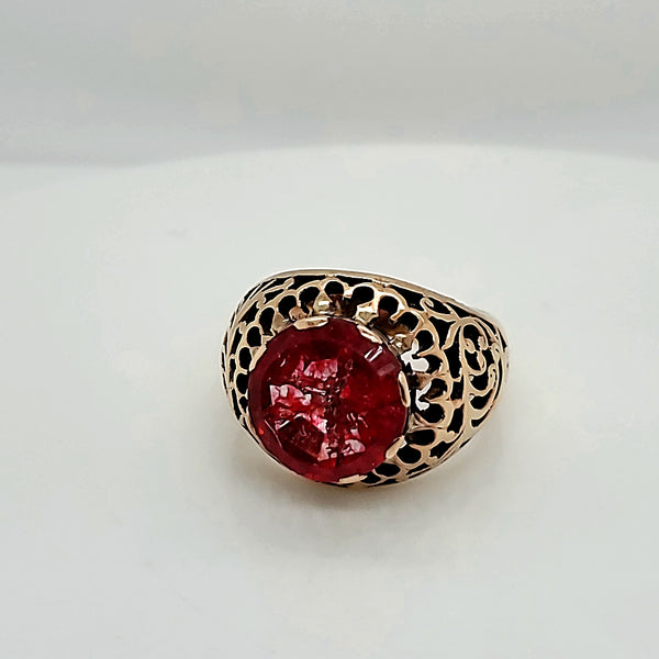 Vintage 14kt Yellow Gold Ring Set With One Round Red Dentritic  Quartz