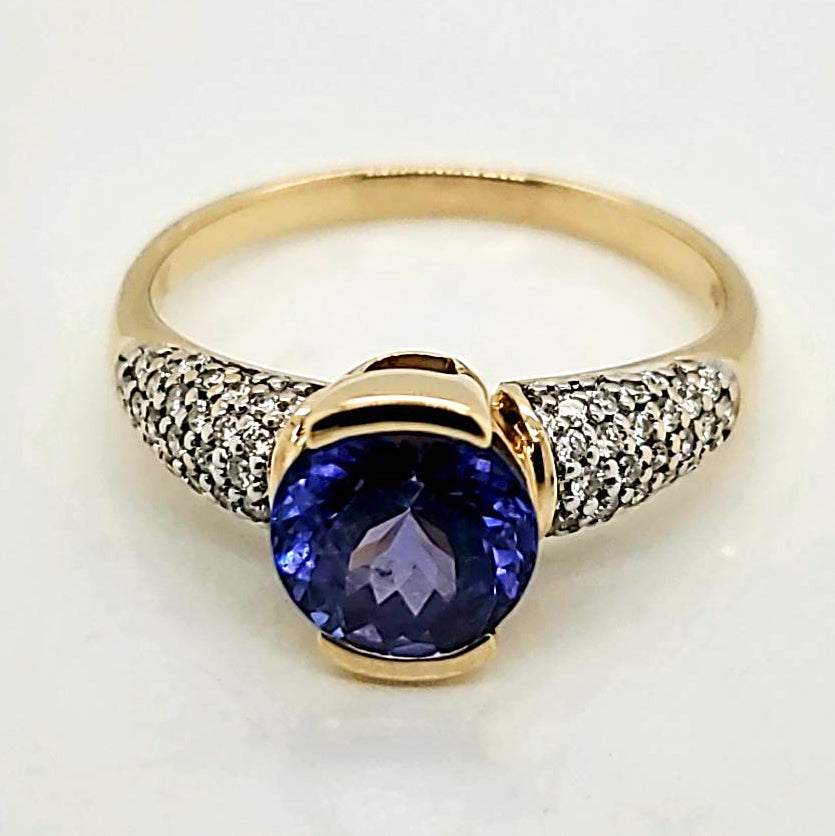 18kt Yellow Gold Diamond and Tanzanite Ring