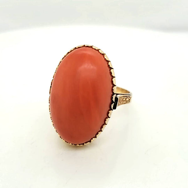 Vintage 18kt Yellow Gold and Coral Ring