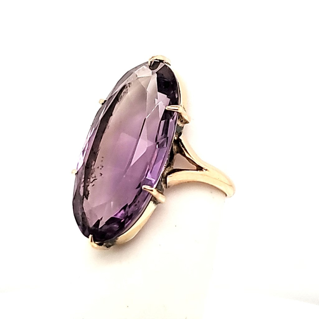 Vintage 14kt Yellow Gold Oval Amethyst Ring