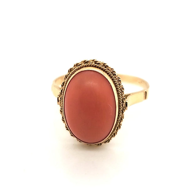 Vintage 18kt Yellow Gold and Coral Ring