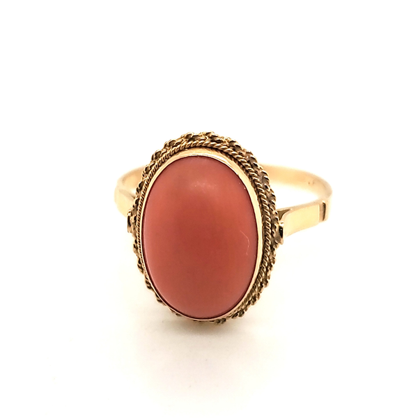 Vintage 18kt Yellow Gold and Coral Ring